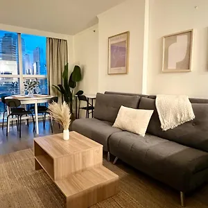 Apartment Stunning Skyline Views In A Cozy And Stylish Abode, Vancouver